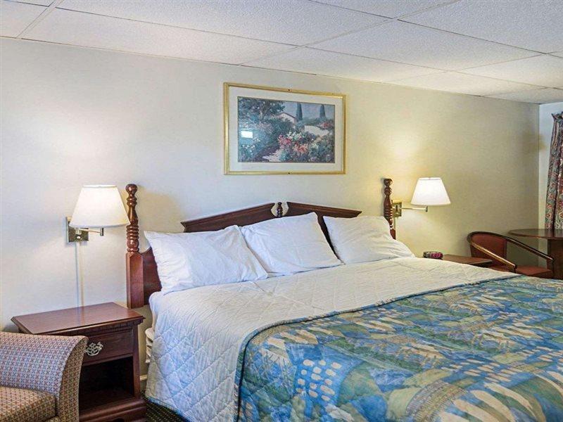 Rodeway Inn Westminster Eksteriør bilde